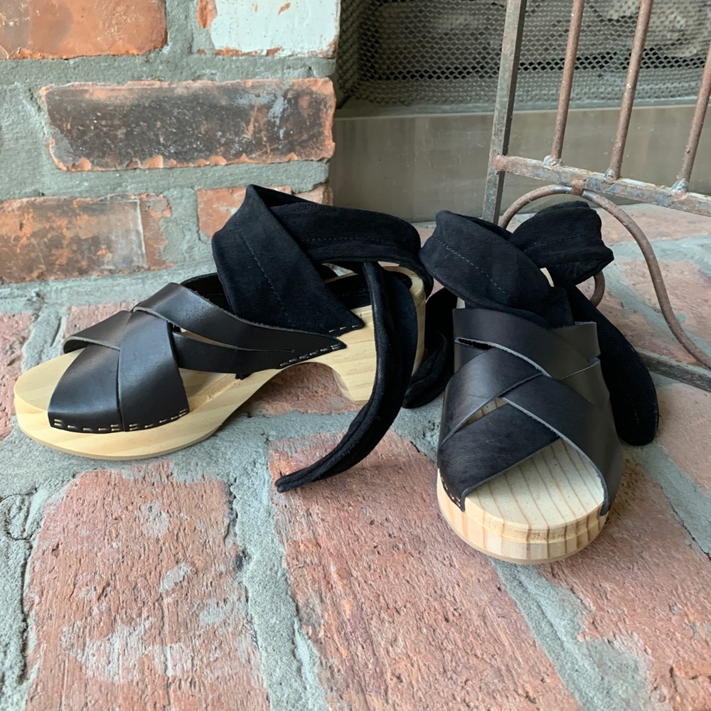 Brand new! Free People - Emmy Wrap Clog - Black